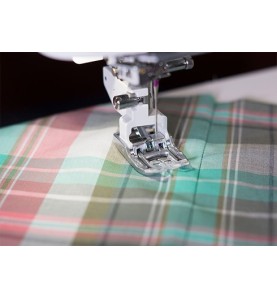 Machine à coudre JANOME MEMORY CRAFT 6700P + coffret Madeira offert