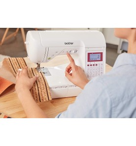 Machine à coudre BROTHER INNOVIS F400 + Table d'extension WT14 offerte