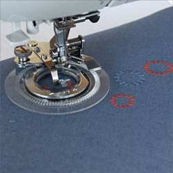 Pied point fleur et cercles ELNA 7 mm réf 202258007