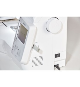 Machine à broder BROTHER INNOVIS 880E EN CADEAU UN CADRE EF 75