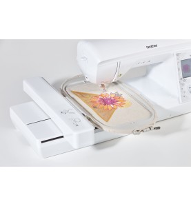 Machine à broder BROTHER INNOVIS 880E EN CADEAU UN CADRE EF 75
