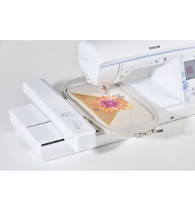 Machine à coudre et à broder BROTHER INNOVIS 2700 + Coffret 40 bobi...