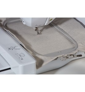 Machine à coudre et à broder BROTHER INNOVIS 2700 + Coffret 40 bobi...