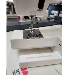 Machine à coudre JANOME EASY JEANS 26 + coffret Madeira offert