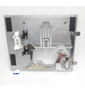 Plaque aiguille JUKI HZL-UX8 réf 40245152