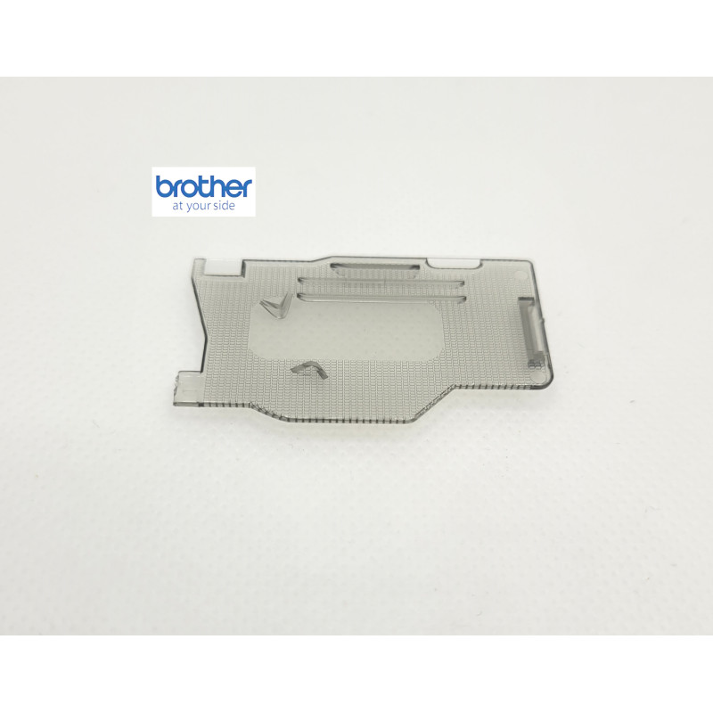 Couvercle de plaque aiguille BROTHER Innovis Luminaire XP1 et XP3 réf XE8878001 Couvercle de plaque aiguille BROTHER Innovis Luminaire XP1 et XP3 réf XE8878001