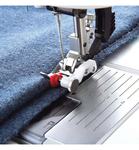 Pied surfilage et point invisible numéro 3 PFAFF 820256096