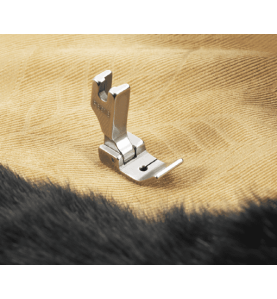 Pied pour tissu très épais BROTHER F049 pour PQ1600S