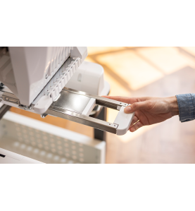 Machine à broder BROTHER PR1060W + Meuble VRPRNSTD et Système casqu...