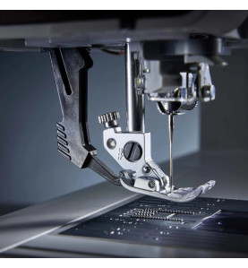 Machine à coudre PFAFF EXPRESSION 715 - 2 % de remise