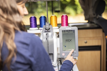 Brodeuse professionnelle Brother PR1X